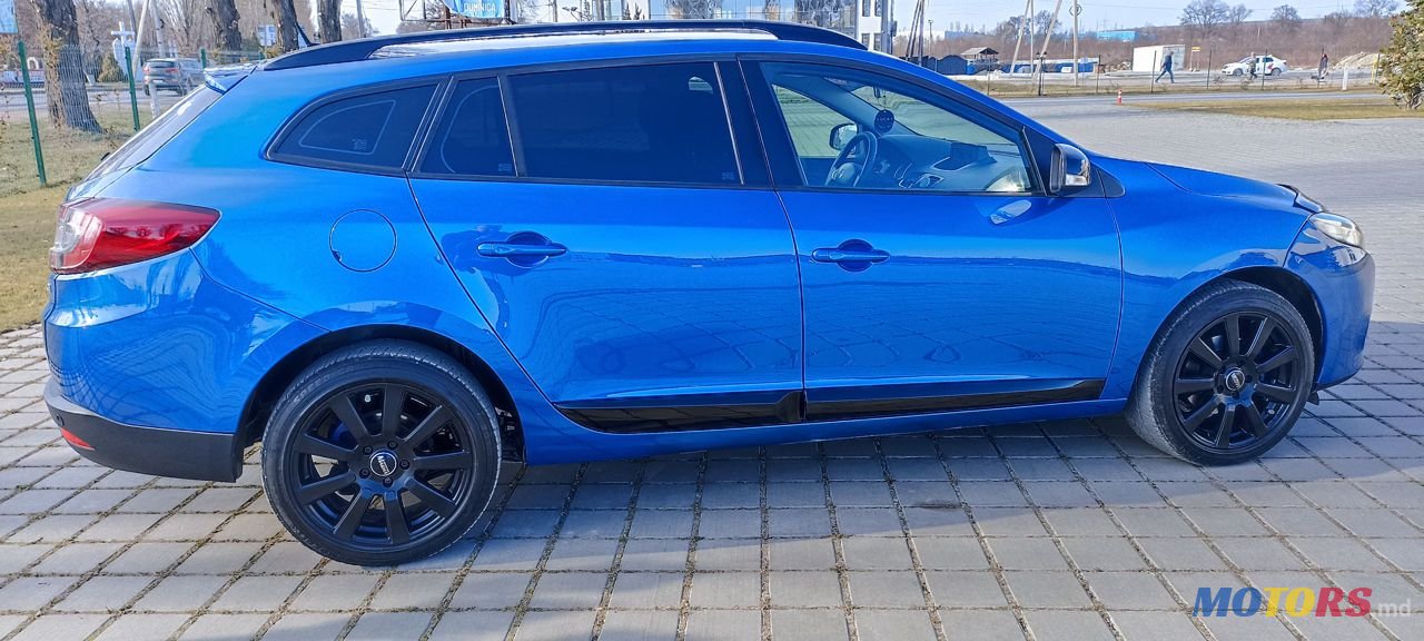 2011' Renault Megane photo #6