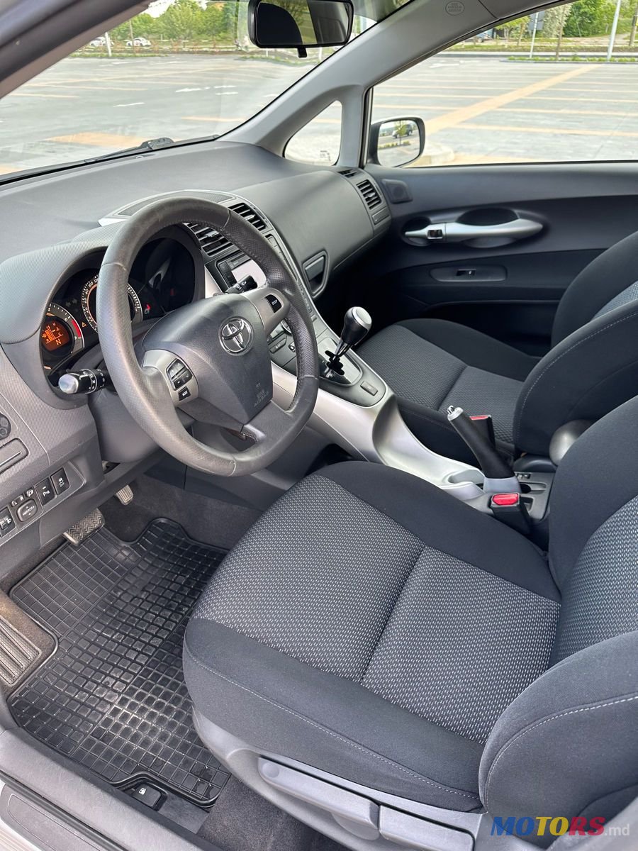 2010' Toyota Auris photo #5