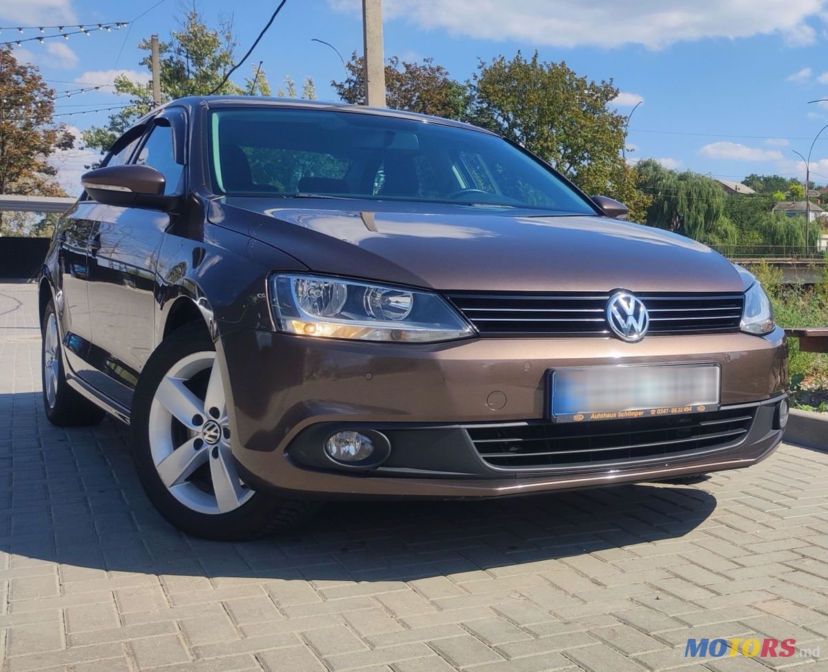 2012' Volkswagen Jetta photo #3