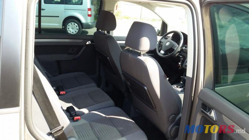 2007' Volkswagen Touran photo #4