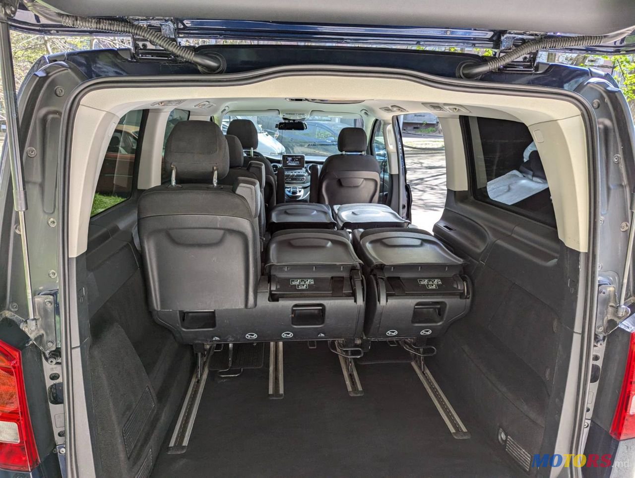 2017' Mercedes-Benz V-Class photo #3