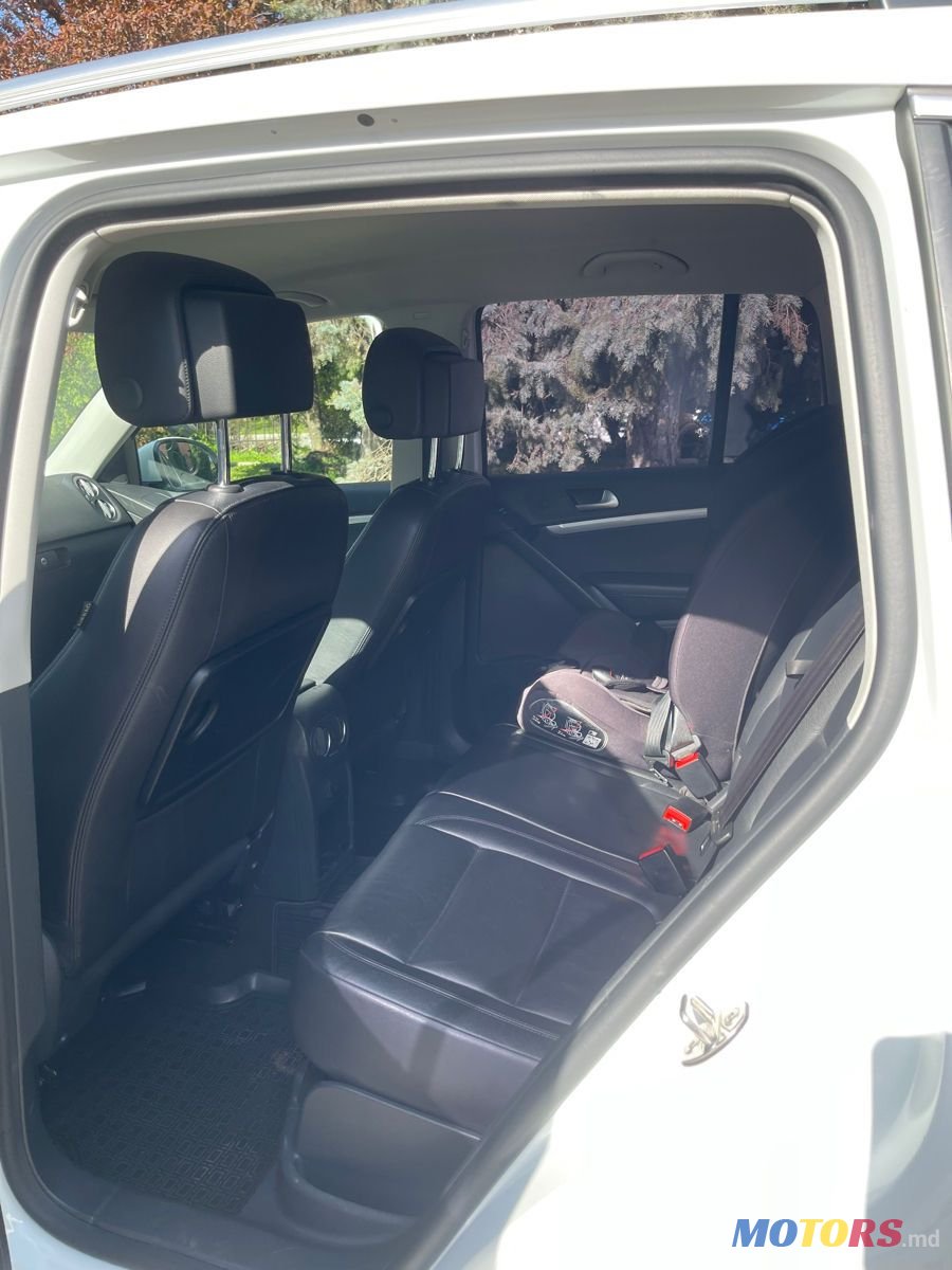 2016' Volkswagen Tiguan photo #4