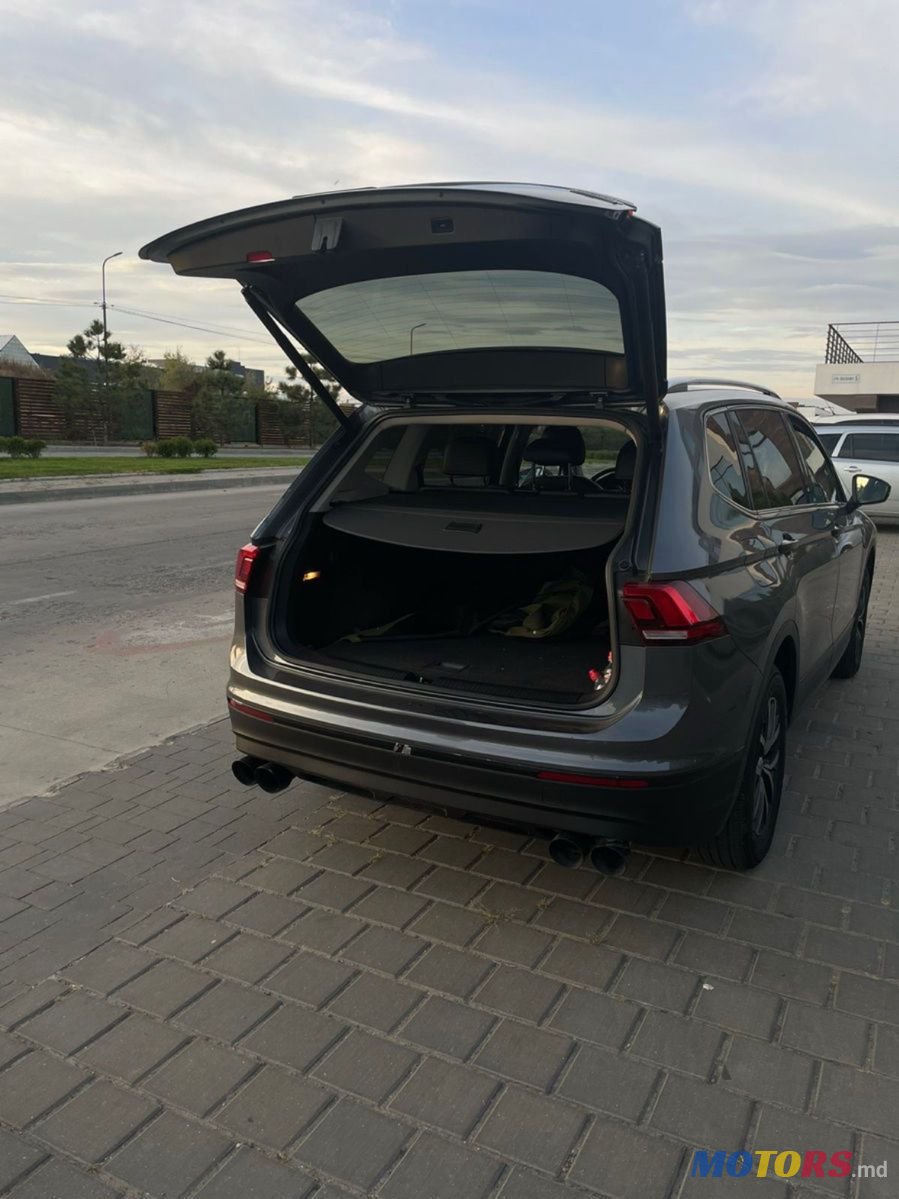 2019' Volkswagen Tiguan photo #6