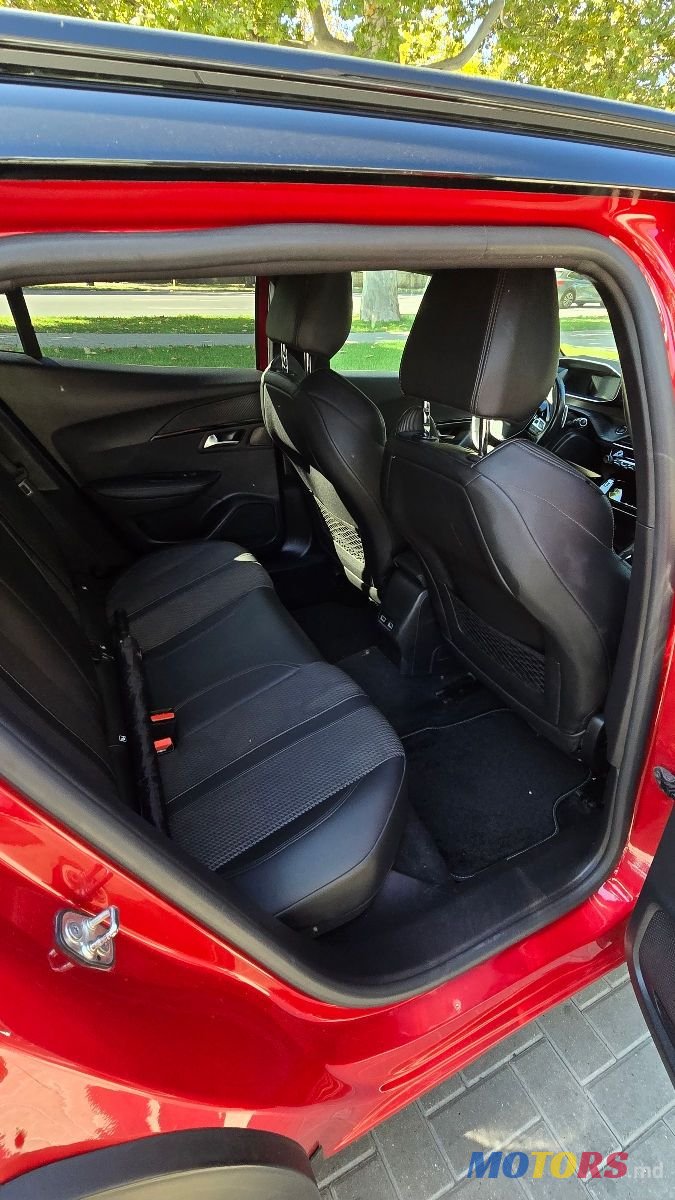 2020' Peugeot 2008 photo #4