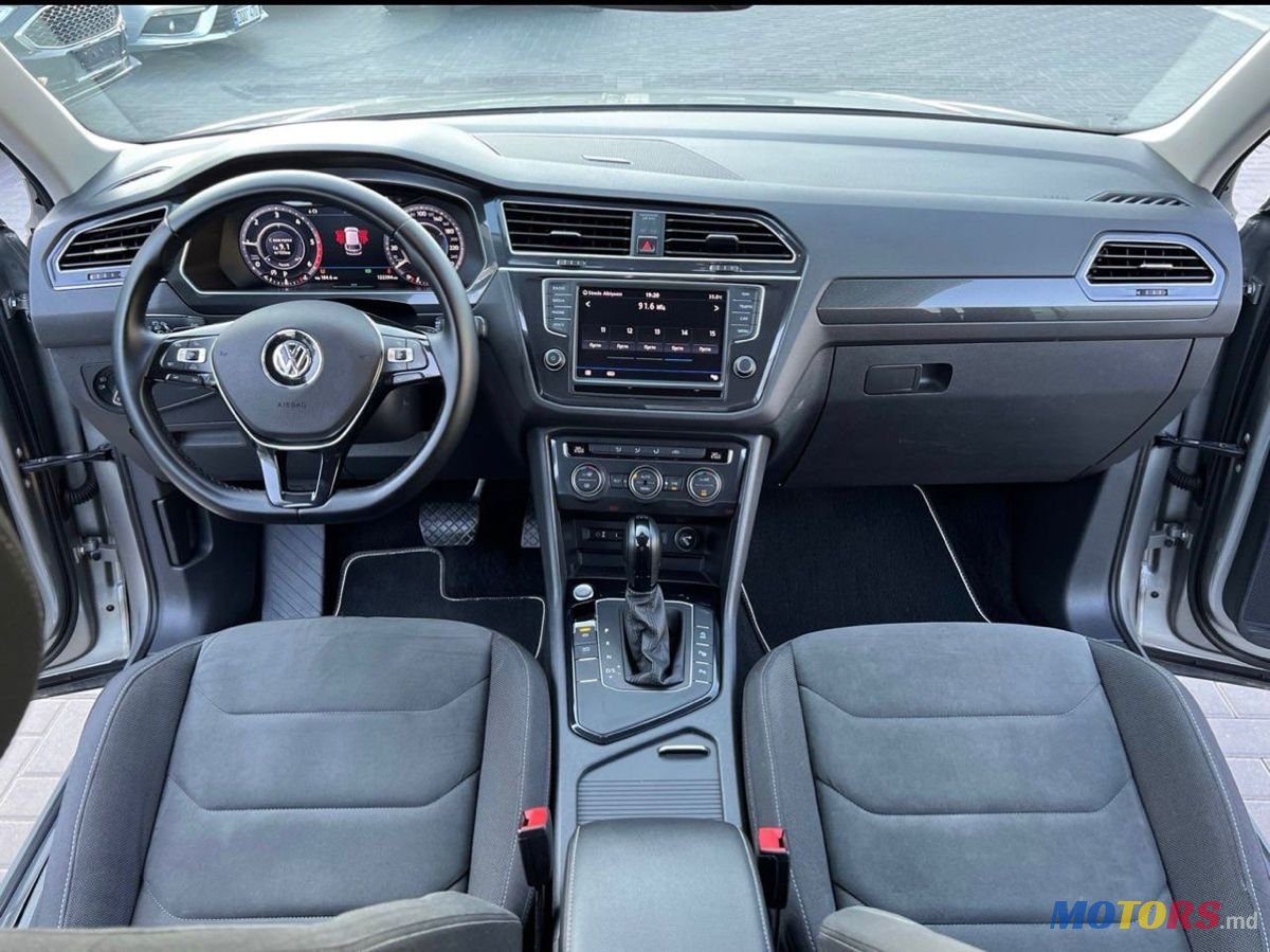 2017' Volkswagen Tiguan photo #6