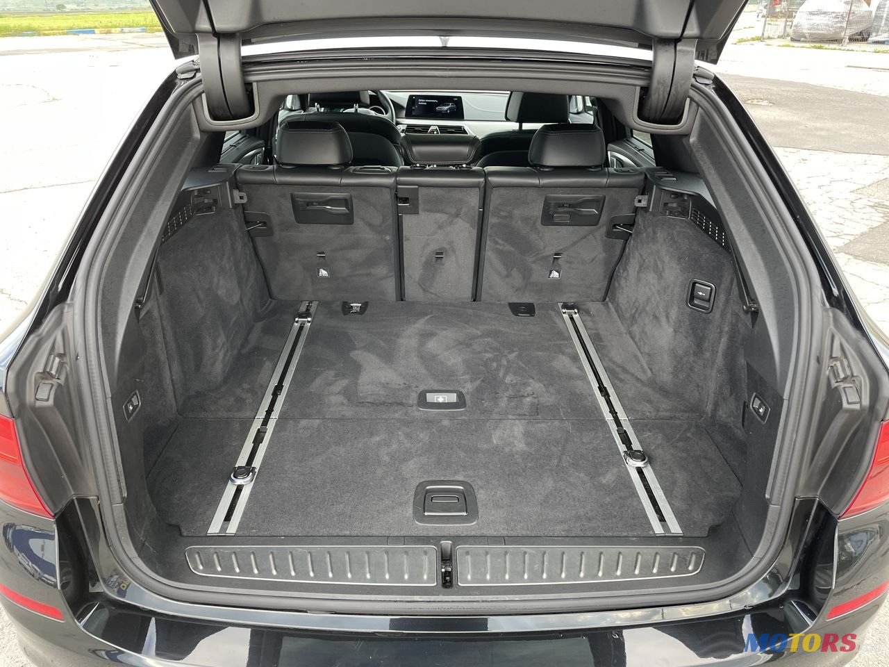 2018' BMW 5 Series photo #3