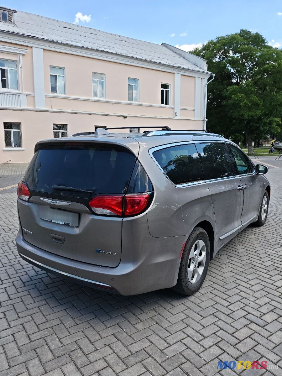 2018' Chrysler Pacifica photo #4
