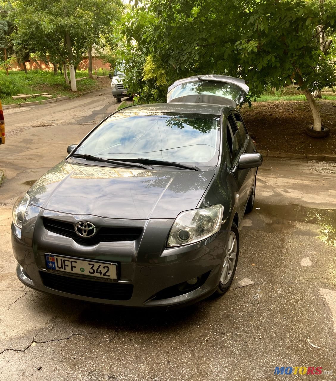 2007' Toyota Auris photo #2