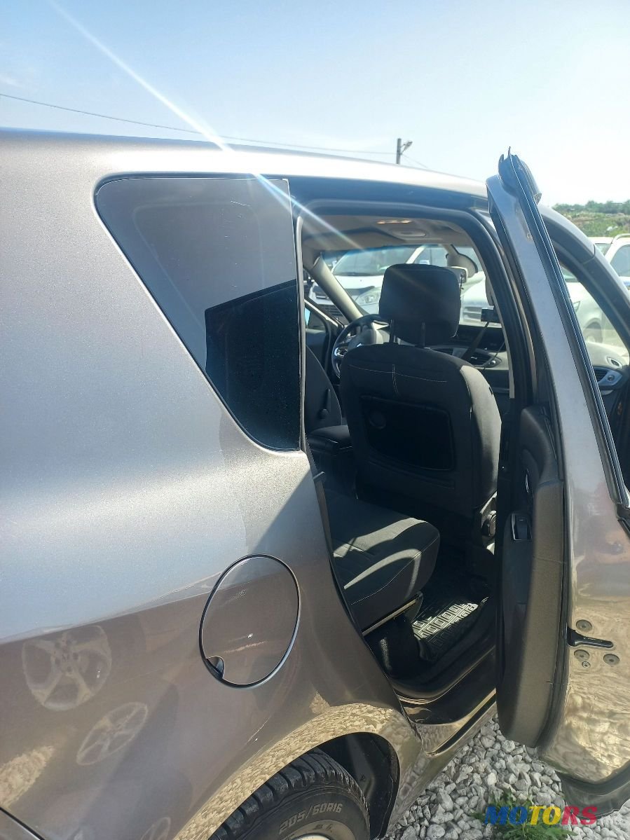 2014' Renault Scenic photo #5