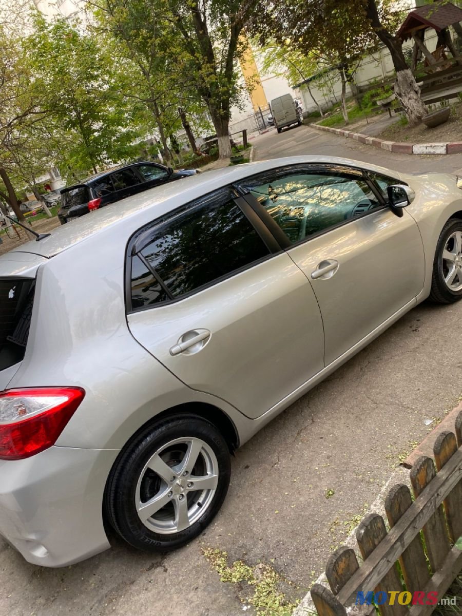 2012' Toyota Auris photo #4