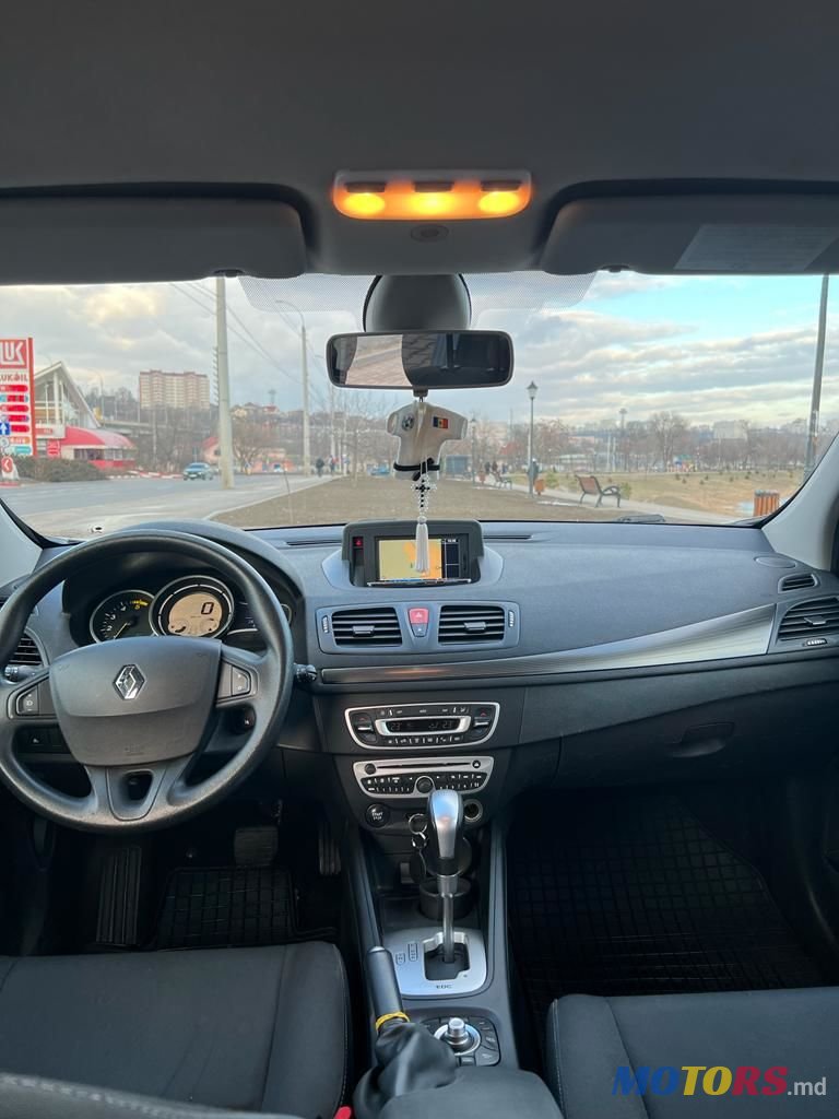 2011' Renault Megane photo #4