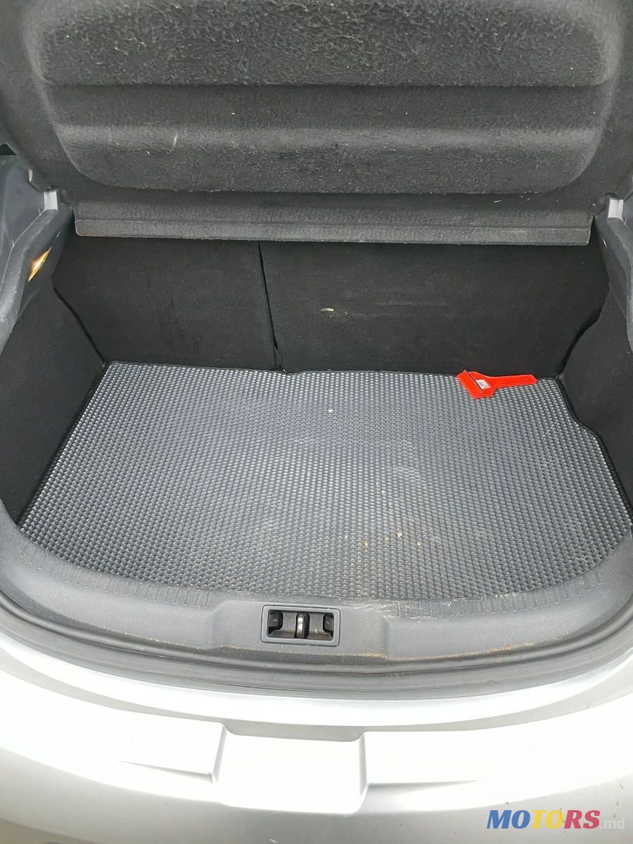 2011' Renault Megane photo #5