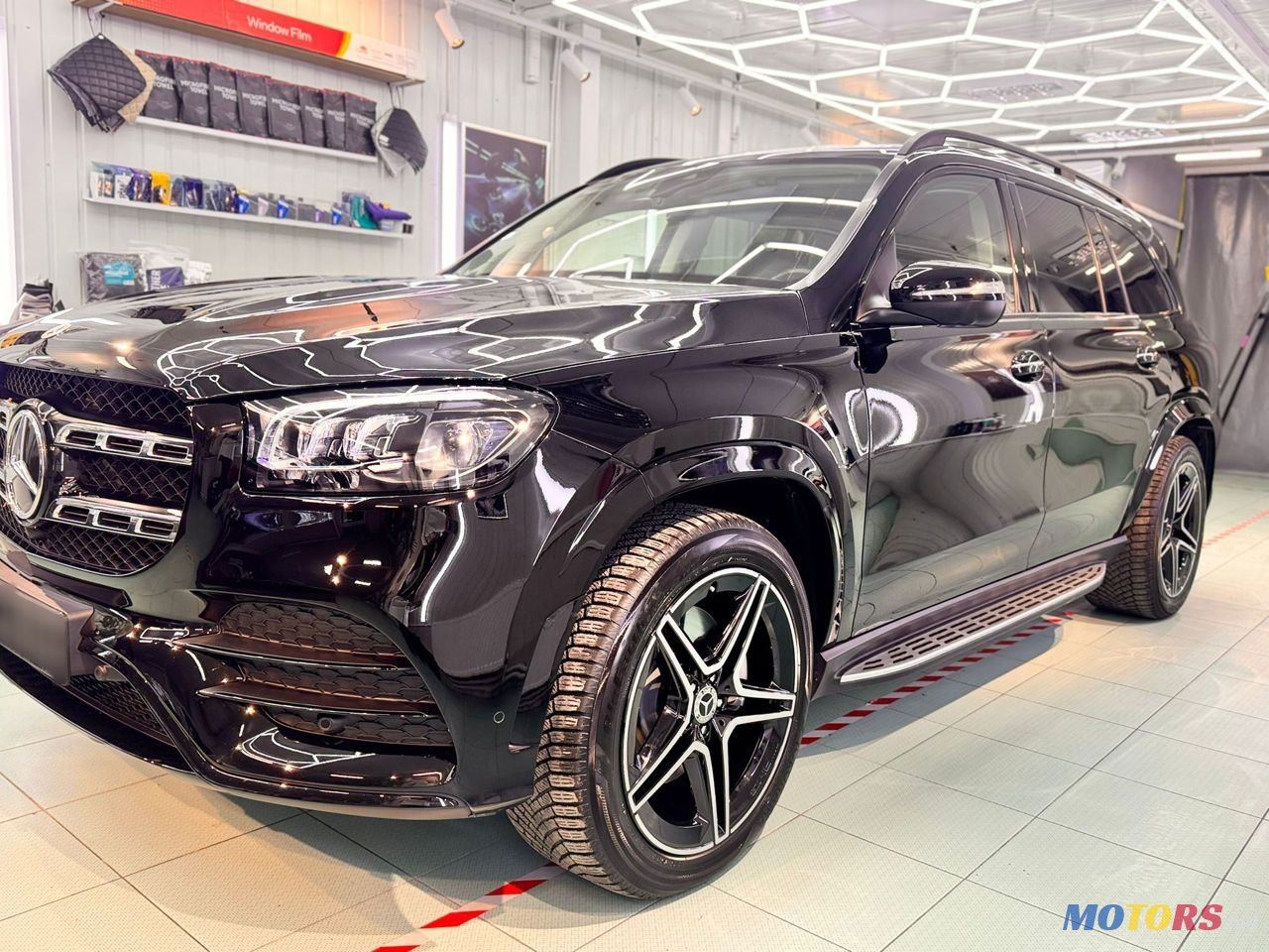 2024' Mercedes-Benz Gls-Class photo #1