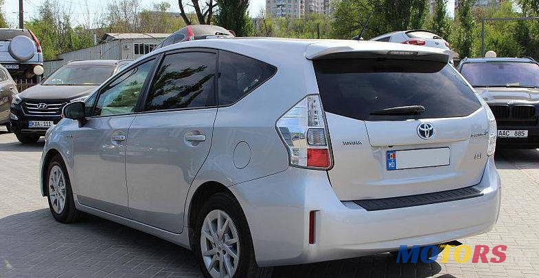 2013' Toyota Prius Plus photo #1