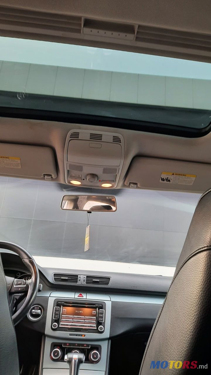 2010' Volkswagen Passat photo #5