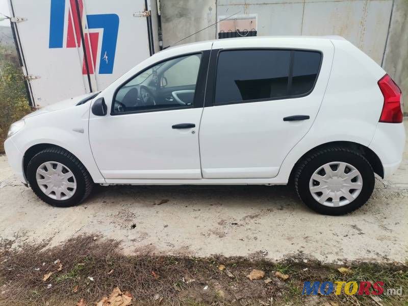 2008' Dacia Sandero photo #6