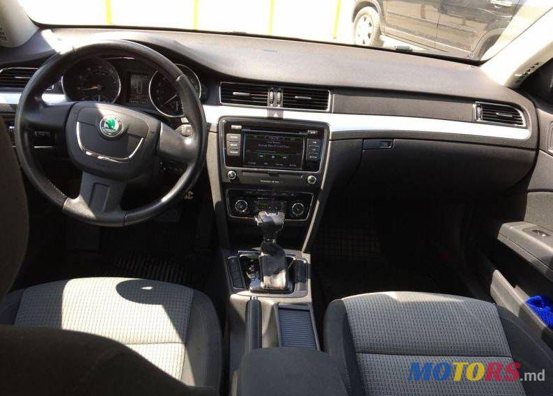 2011' Skoda Superb photo #2