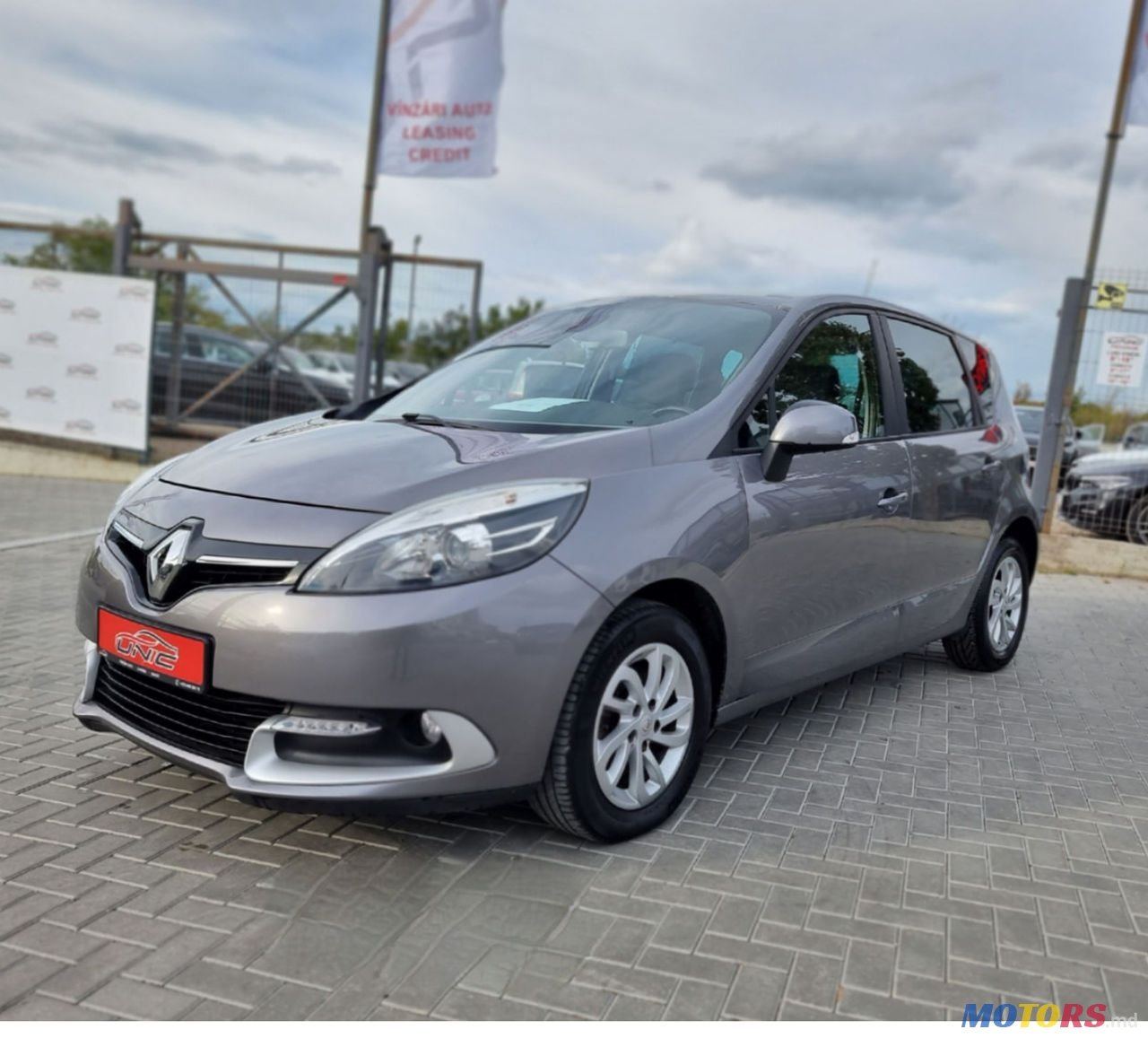 2013' Renault Scenic photo #1