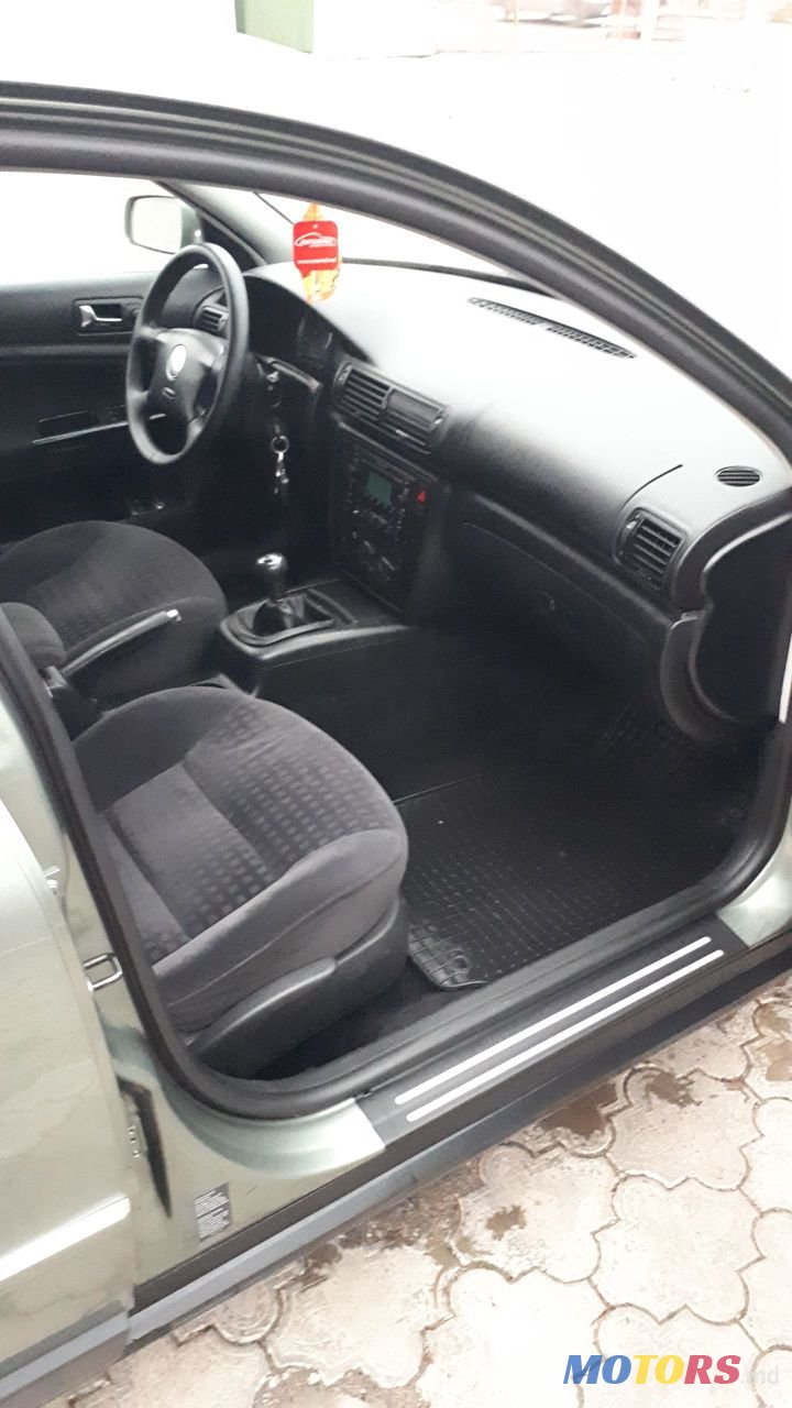 2003' Volkswagen Passat photo #6