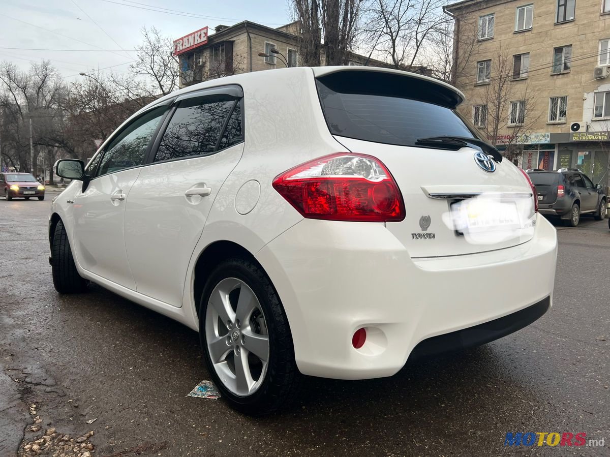 2011' Toyota Auris photo #2