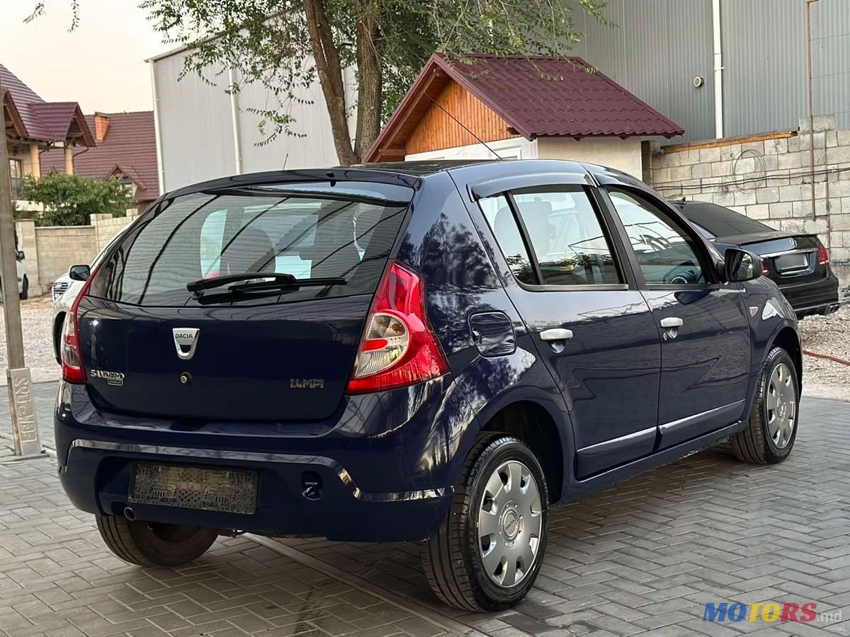 2008' Dacia Sandero photo #4