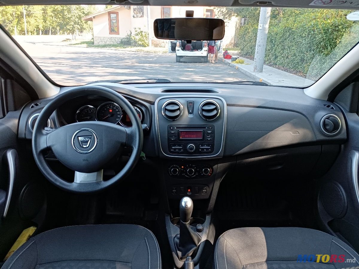 2014' Dacia Sandero photo #6
