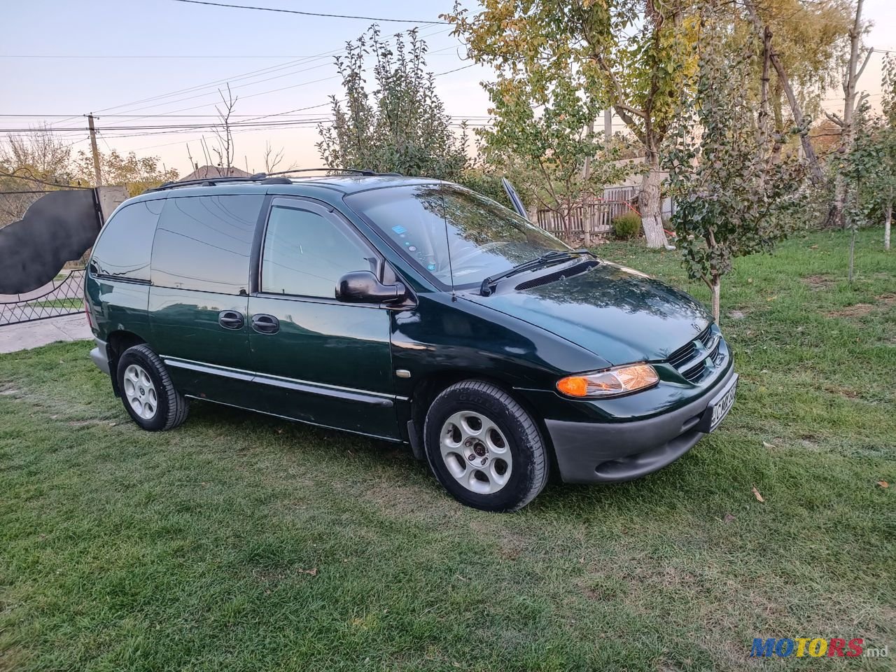 1997' Chrysler Voyager photo #1