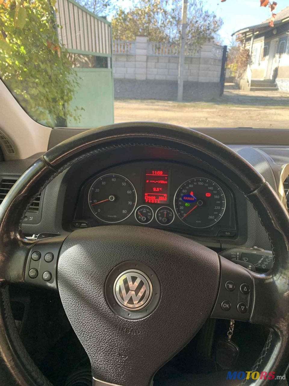 2009' Volkswagen Golf photo #5