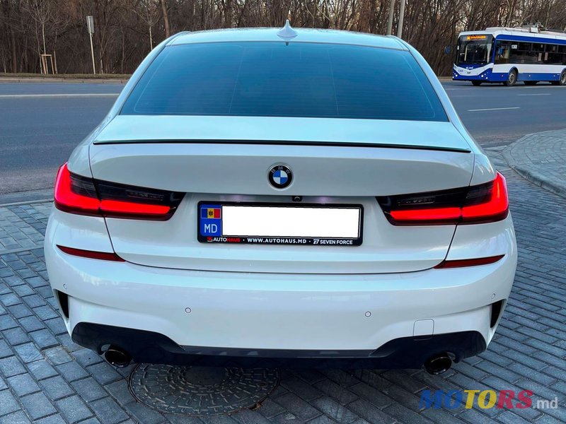 2021' BMW 5 Series photo #4