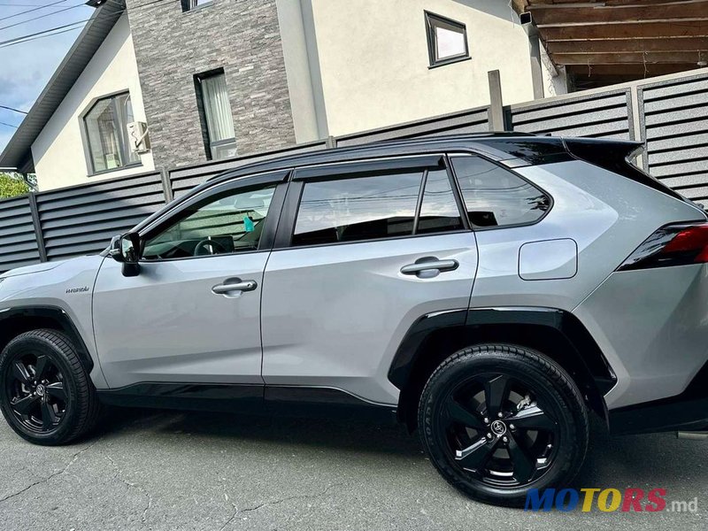 2019' Toyota RAV4 photo #3