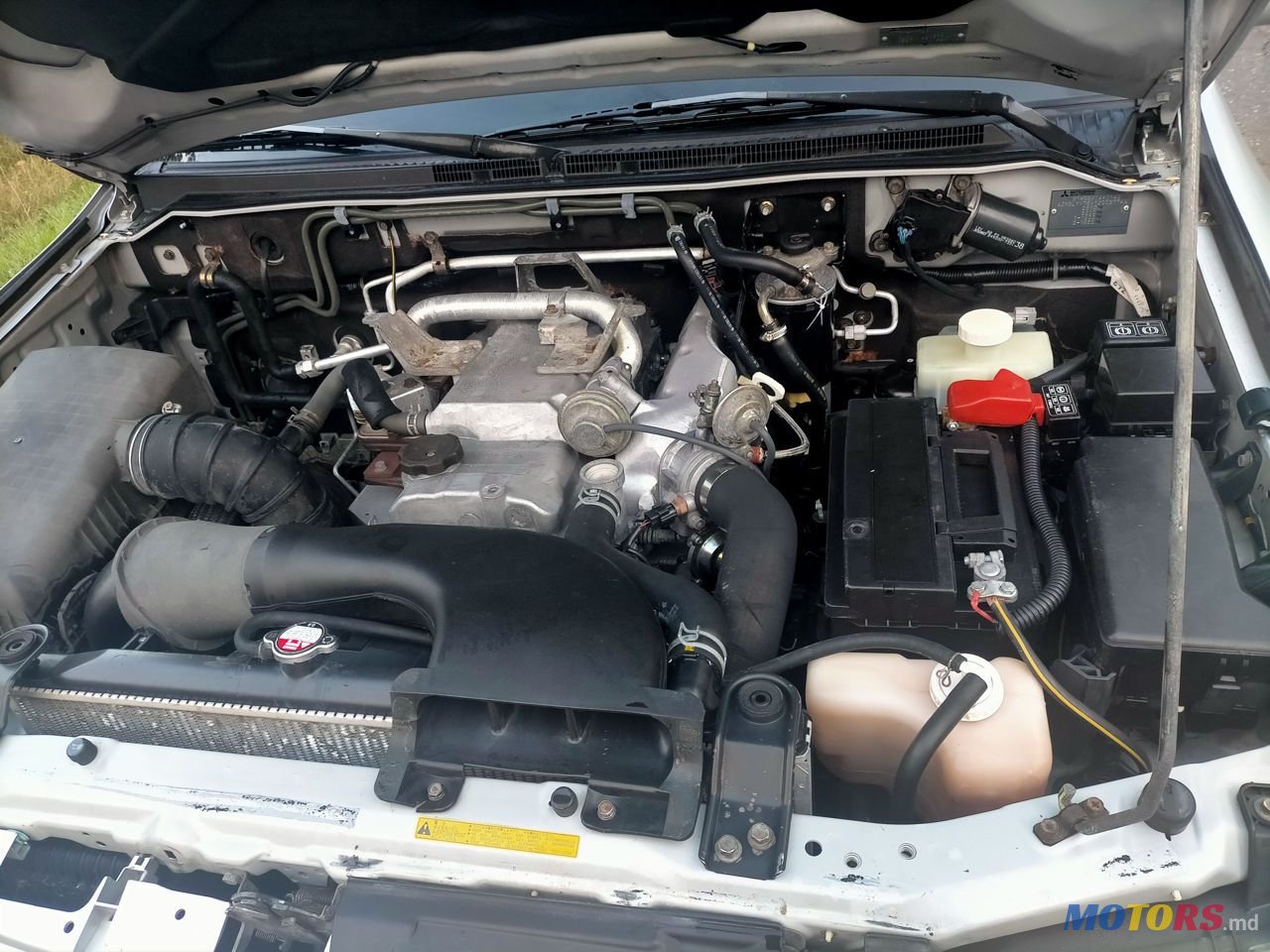 2002' Mitsubishi Pajero photo #4