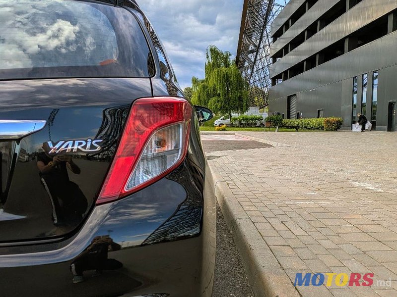 2012' Toyota Yaris photo #3