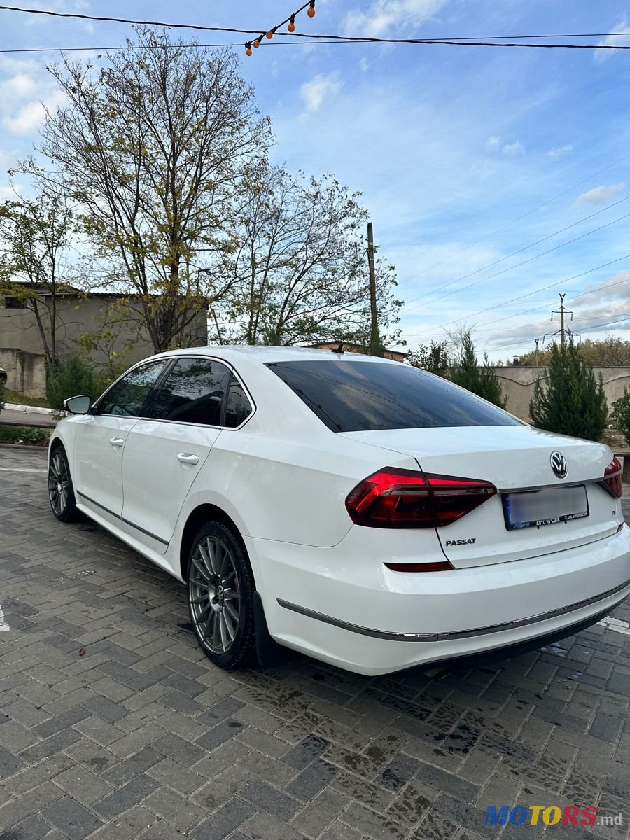 2016' Volkswagen Passat photo #2