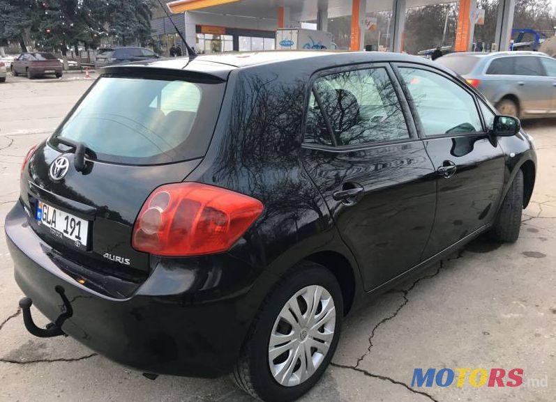 2008' Toyota Auris photo #2