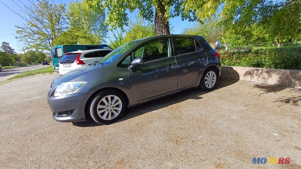 2007' Toyota Auris photo #2