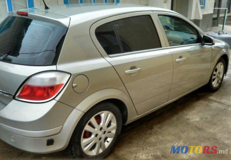 2005' Opel Astra photo #1