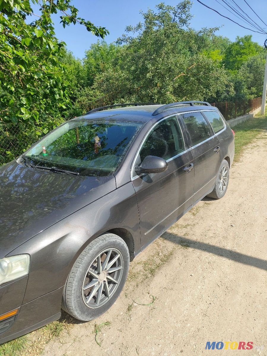 2008' Volkswagen Passat photo #2