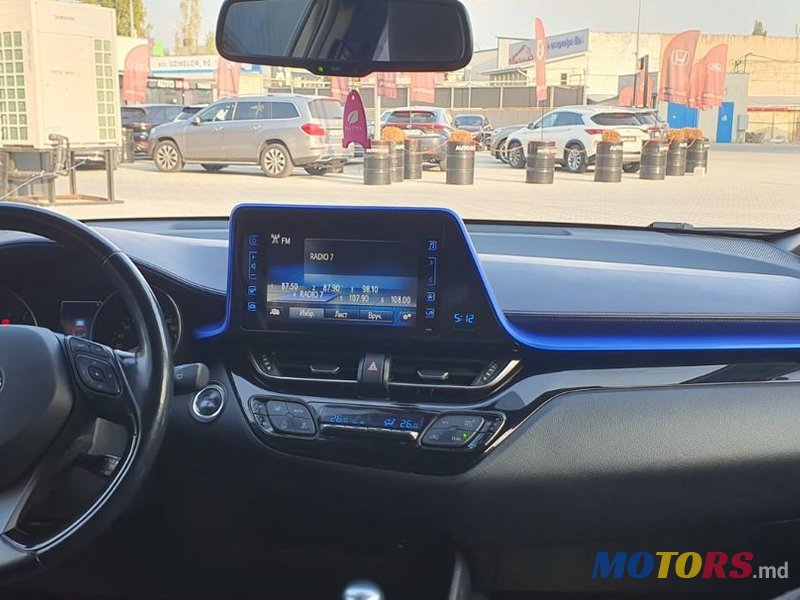 2017' Toyota C-HR photo #5