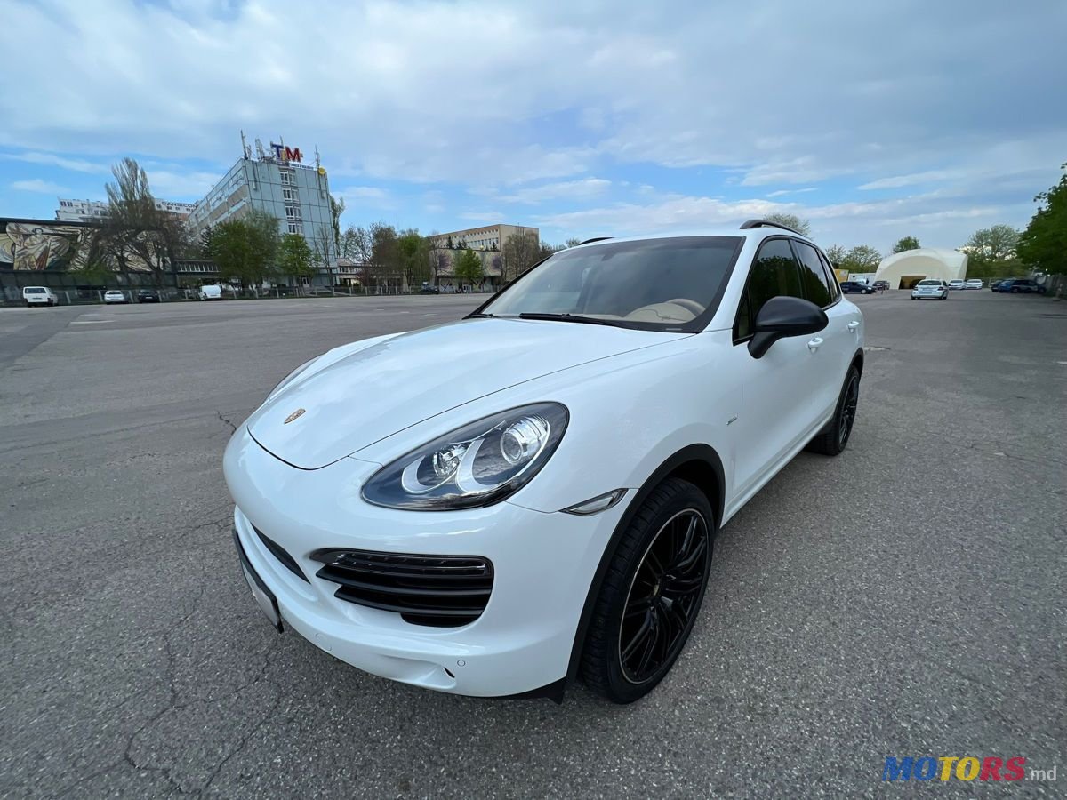 2012' Porsche Cayenne photo #6
