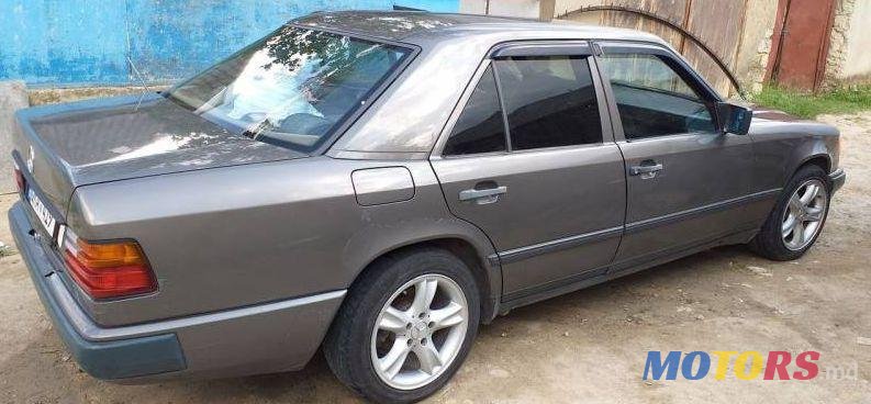 1989' Mercedes-Benz E photo #1