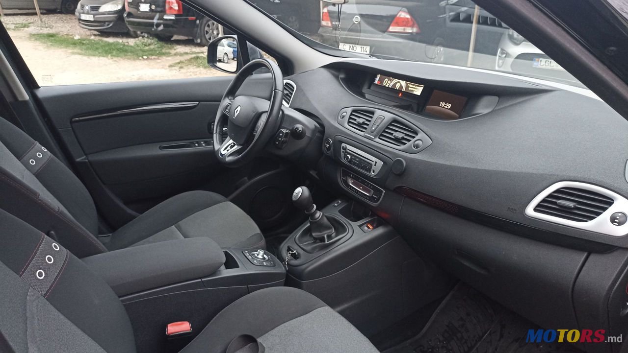 2013' Renault Grand Scenic photo #5