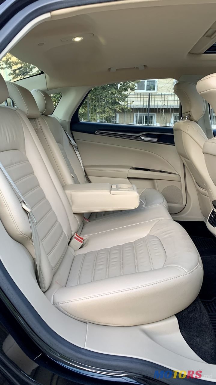 2012' Ford Fusion photo #2