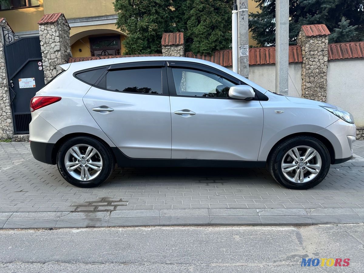 2011' Hyundai Tucson photo #2