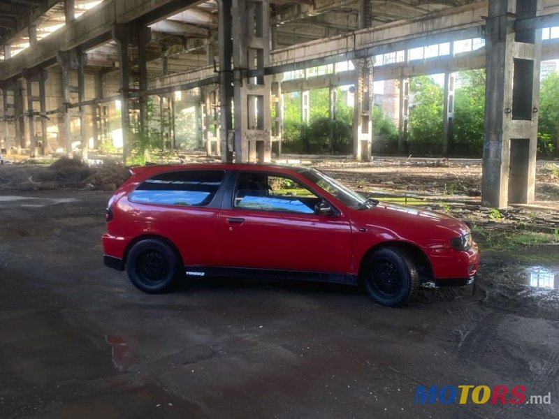 2000' Nissan Almera photo #2