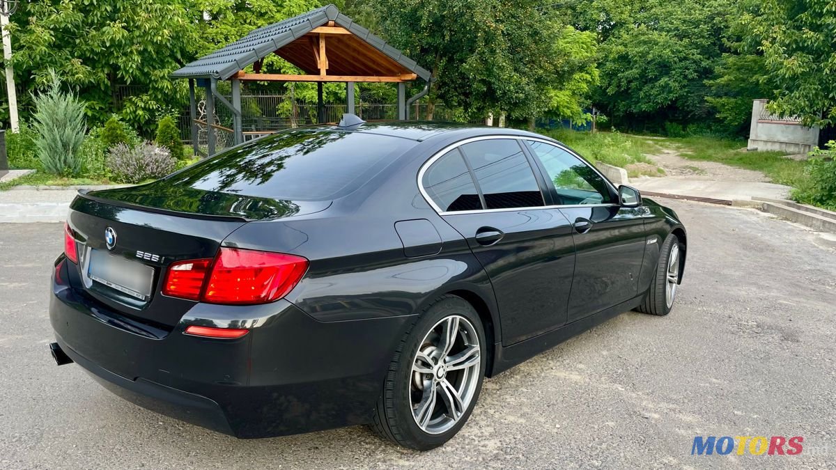2012' BMW 5 Series photo #3