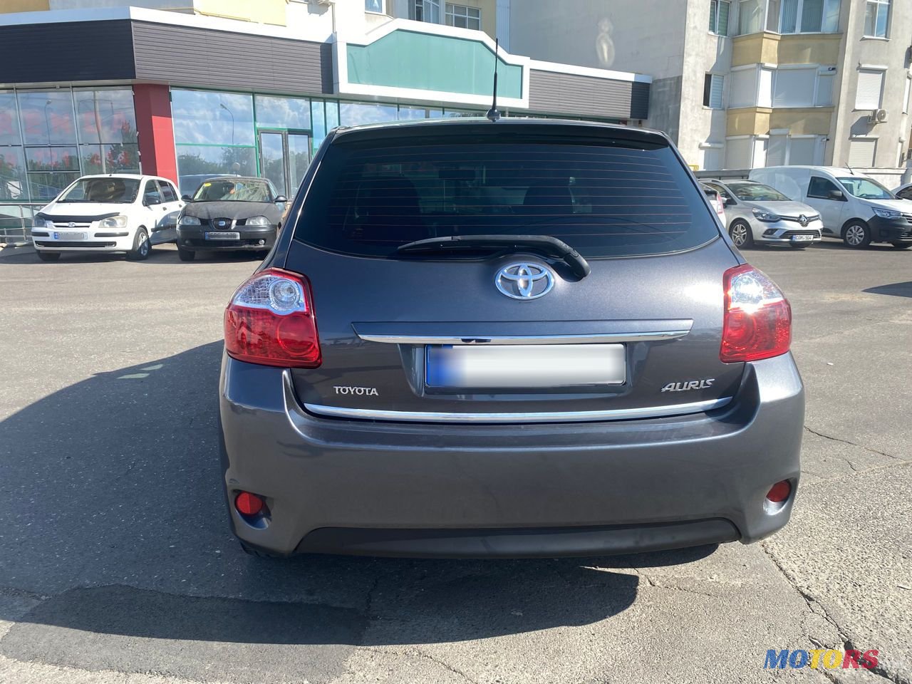 2012' Toyota Auris photo #3