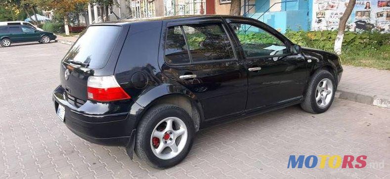 2001' Volkswagen Golf photo #3