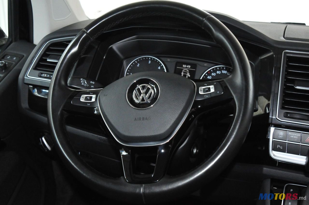 2015' Volkswagen Multivan photo #5