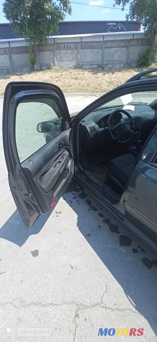 2003' Volkswagen Golf photo #5