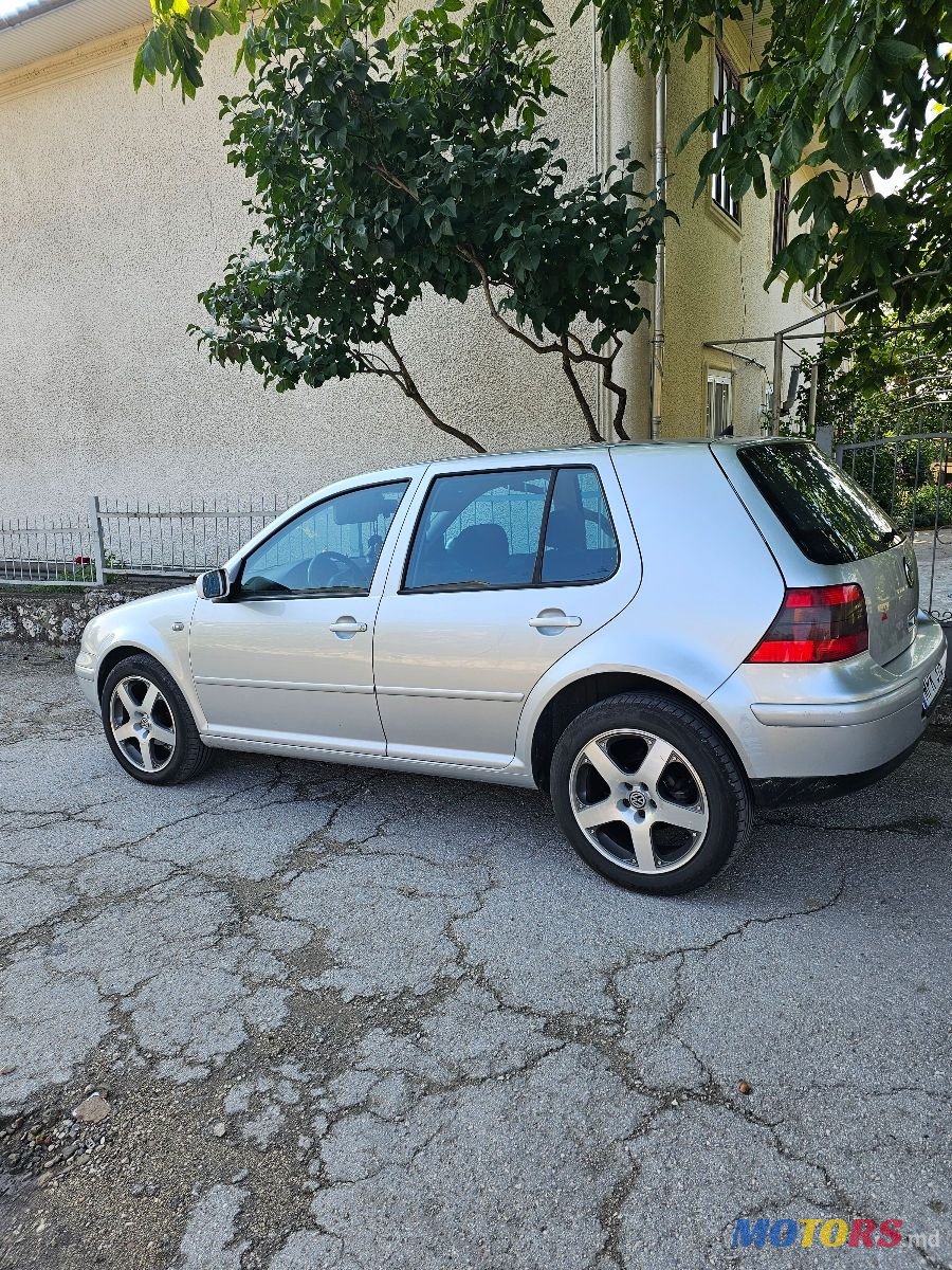 2001' Volkswagen Golf photo #1